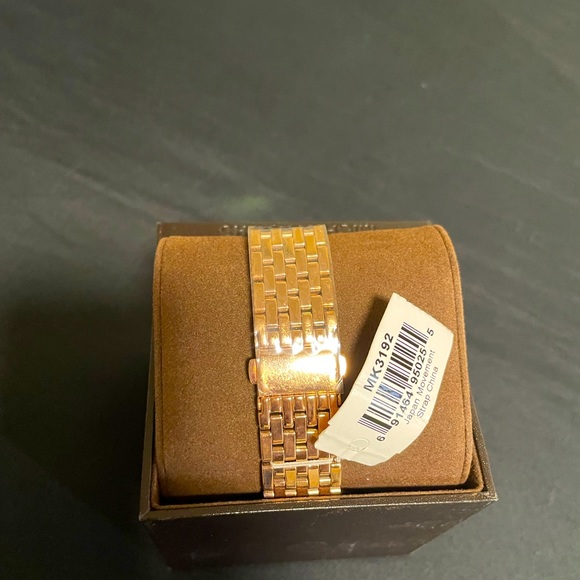 Watch - Picture 3 of 3